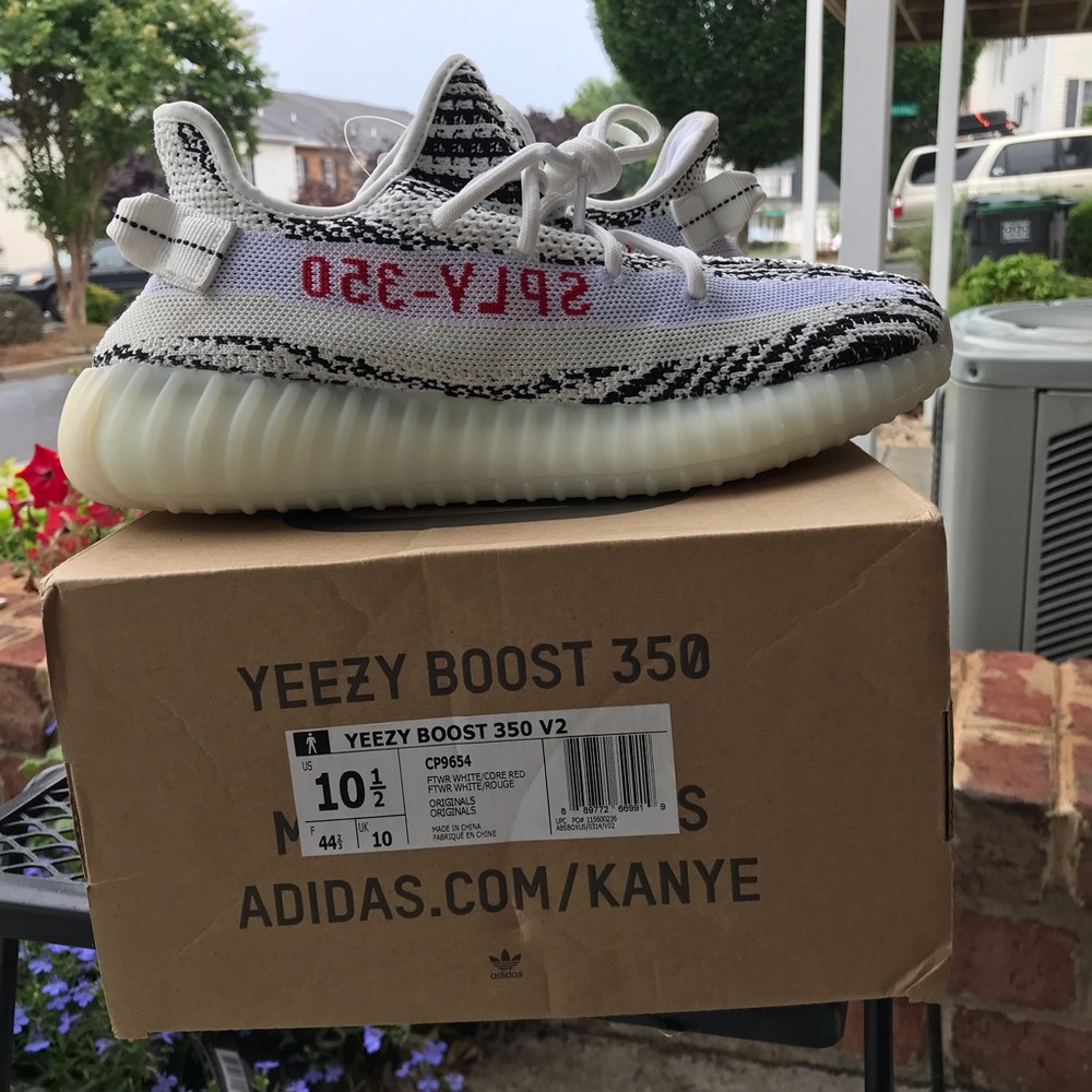 Yeezy Boost 350 V2 zebras 10.5 - Picture 4 of 5
